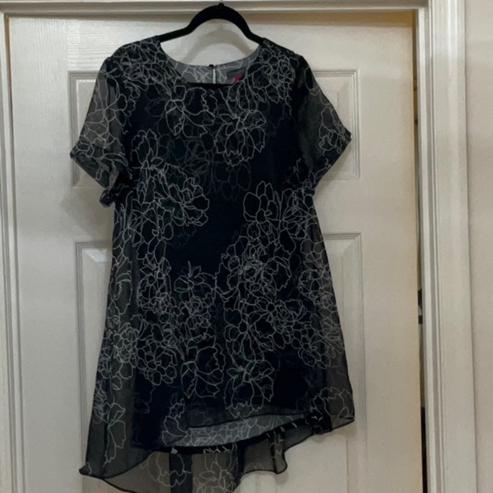 Vince Camuto Black Floral Blouse
